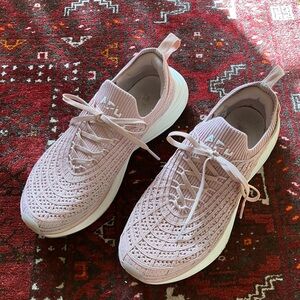 APL Techloom women’s running shoe size 8.5 dusty pink
